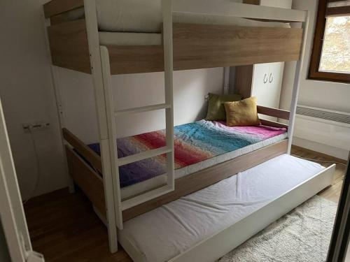 Postel nebo postele na pokoji v ubytování Cosy apartment in Mavrovo