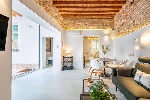KEYWISE Encantador apartamento Nordico en el centro 2 habitaciones y dos baños con terraza patio