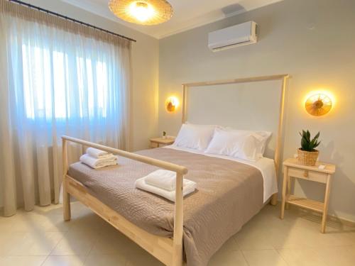 Ένα ή περισσότερα κρεβάτια σε δωμάτιο στο My Corfu Luxury Villa with private pool