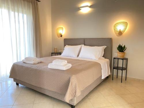 Ένα ή περισσότερα κρεβάτια σε δωμάτιο στο My Corfu Luxury Villa with private pool