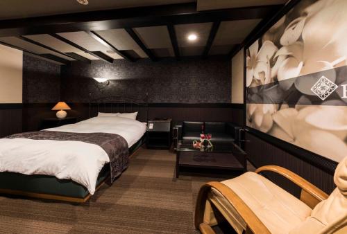 Postel nebo postele na pokoji v ubytování HOTEL ESTASI Adult only