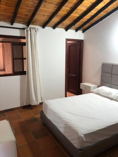 Ένα ή περισσότερα κρεβάτια σε δωμάτιο στο Cabaña VioletaZap