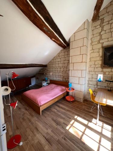 Ένα ή περισσότερα κρεβάτια σε δωμάτιο στο Gîte de Frau