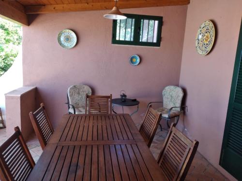 a dining room with a table and chairs and a window at Dimora l 'Ulivo in Parghelia