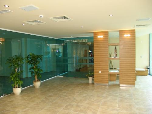 Kép Aparthotel Marina Holiday Club - All Inclusive & Free Parking szállásáról Pomoriében a galériában