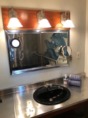 a bathroom with a black sink and a mirror at Lady Hamilton in Stratford