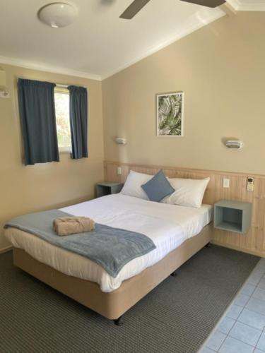 Tempat tidur dalam kamar di Sandy Hollow Tourist Retreat