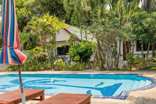 Kolam renang di atau dekat dengan Baan Coconut