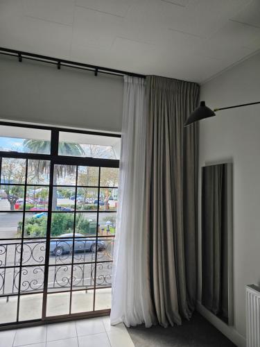 a room with a window with a view of a street at The Avenue in Whanganui