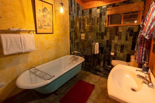 a bathroom with a tub and a sink at Balam Ya in Panajachel