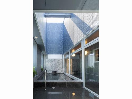 a building with a pool in the middle of a building at HOTEL OLE INN in Shizuoka