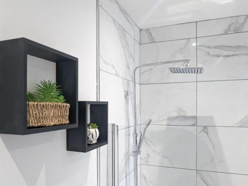 Koupelna v ubytování No 10 Apartments