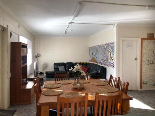 Ruang duduk di Batemans Bay Holiday Park & Hostel