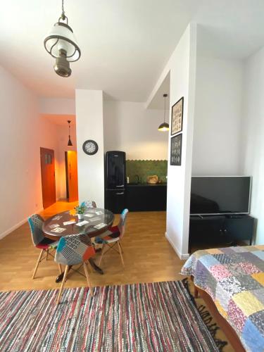 a living room with a table and chairs and a bed at Apartament pod Tężnią II in Głuchołazy