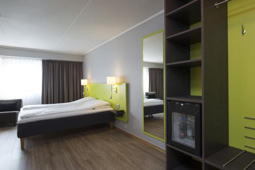 a hotel room with a bed and a mirror at Thon Hotel Hallingdal in Al