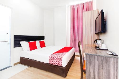 a bedroom with a bed and a desk and a television at Super OYO 331 I Boutique Hotel in Petaling Jaya
