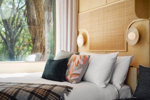 Una cama o camas en una habitación de Southcamp