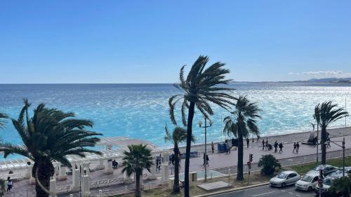 Apart-a-Nice : A Breathtaking View on the Sea