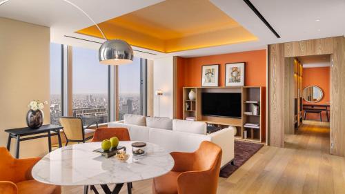 TV a/nebo společenská místnost v ubytování Bvlgari Hotel Tokyo
