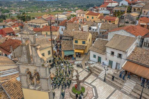 an overhead view of a city with a group of people at VILLA MARIA (2) in Liapades