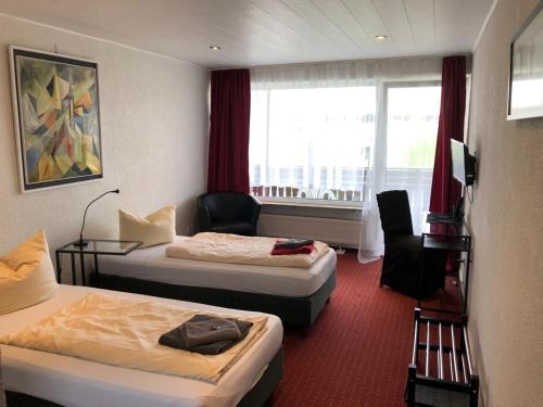 Postel nebo postele na pokoji v ubytování Hotel Saarland Lebach