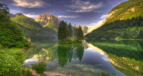 a lake in the middle of a mountain range at Rododendro 10 in Tarvisio