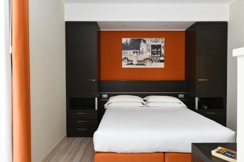 Llit o llits en una habitació de Hotel Vienna