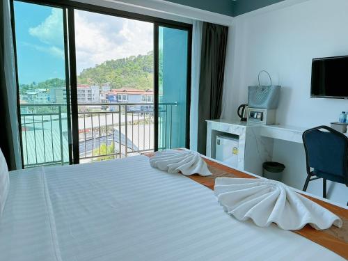 Postel nebo postele na pokoji v ubytování Machorat Aonang Resort at Aonang Beach Krabi