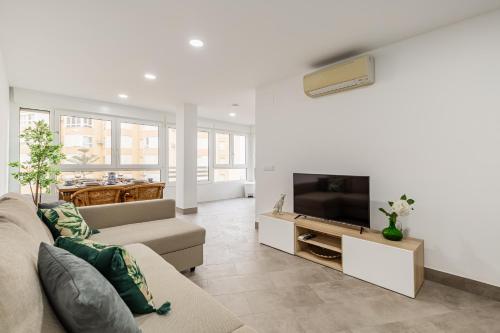 Modern Apartment Steps from the Beach