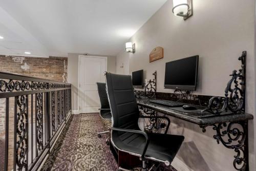 a room with a desk with a computer on a balcony at Best Western Plus St. Christopher Hotel in New Orleans