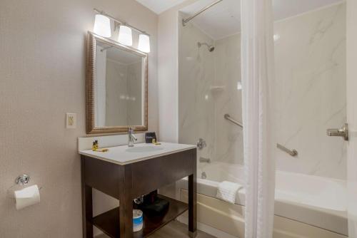 Best Western Plus St. Christopher Hotel Image