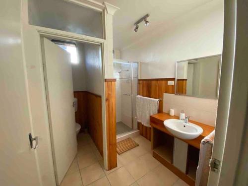 a bathroom with a sink and a shower at 300m to beach*Pets allowed*Boho Beach Shack in Maroochydore
