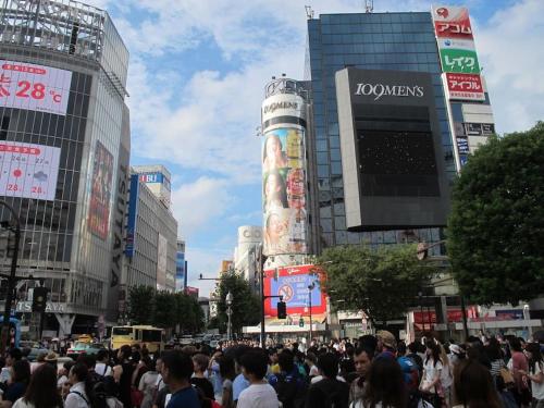 a crowd of people in a city with buildings at 10 minutes direct to Shibuya Crossing! Heart of Tokyo! Mishuku in Tokyo