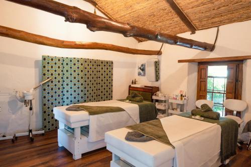 מיטה או מיטות בחדר ב-Stanford Valley Country Lodge