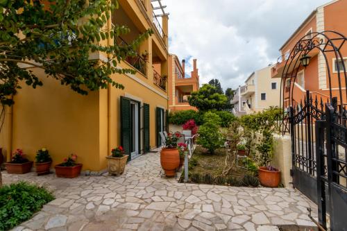 SOPHIE'S GARDEN APARTMENT