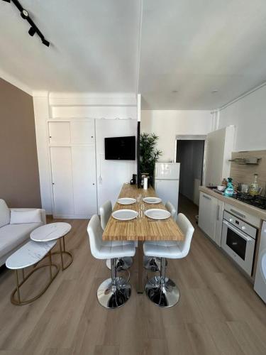 Photo de la galerie de l'établissement Nice - Appartement T3 rénové de 50 M2 classé 2 étoiles, à Nice