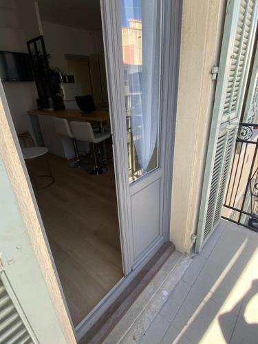 Nice - Appartement T3 renove de 50 M2 classe 2 etoiles