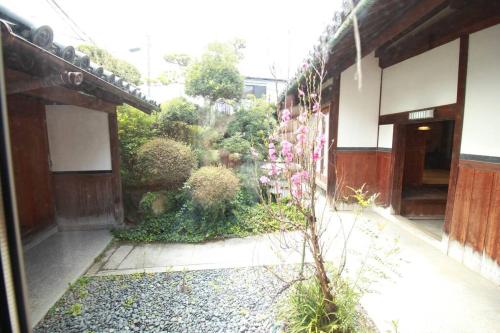 Un jardín fuera de Luxury Japanese Villa with Garden Near Kansai Airport & Premium Outlets 和風庭園豪邸