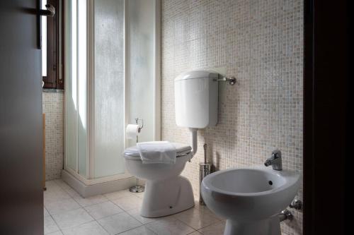 a bathroom with a toilet and a bidet at Parma Parco Ducale Duplex Apartment with parking in Parma