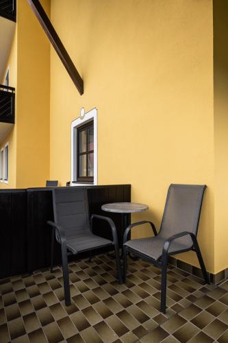 two chairs and a table in a waiting room at PANORAMA SportHOTEL in Wenigzell