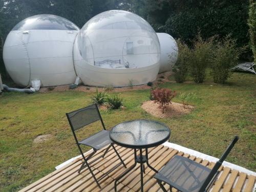 Zdjęcie z galerii obiektu Hébergement insolite, bulle sous les étoiles w mieście Louviers