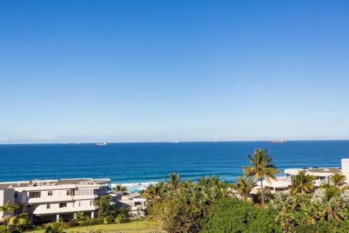 widok na ocean z ośrodka w obiekcie 45 Sea Lodge Umhlanga Rocks w mieście Durban