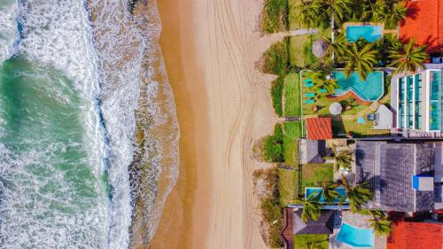 an overhead view of the beach and the ocean at Rudá Boutique Hotel Porto de Galinhas in Porto De Galinhas