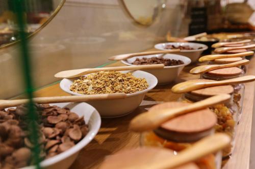 ホテルの敷地内または近くでの食事または食べ物
