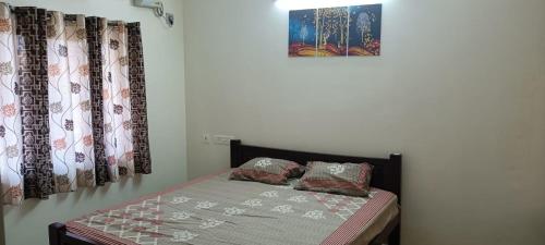 מיטה או מיטות בחדר ב-Beach Dreamz Villa 2 BHK Near Pondy and Auroville