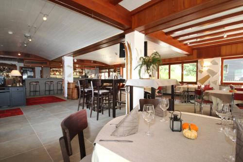 a restaurant with a table with wine glasses on it at Pointe de Zinal in Zinal