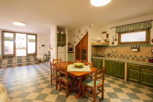 a kitchen with a table and chairs in a room at Casa Pein in Carloforte