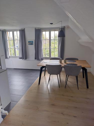 Fotografie z fotogalerie ubytování 2 1/2 Zimmer Ferienwohnung v destinaci Erlach
