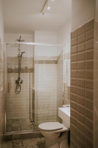a bathroom with a shower and a toilet and a sink at Mares - Bellamar in Torre del Mar