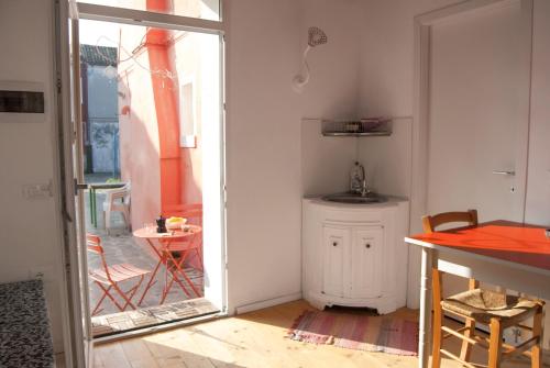 Zdjęcie z galerii obiektu Casa arancione a Burano w mieście Burano